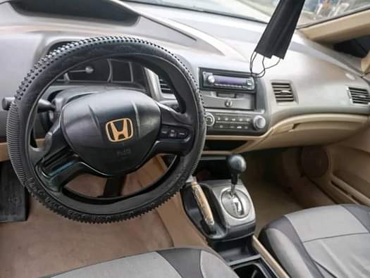 A picture of Honda civic 08 with silent Engine and smooth Gear transmission