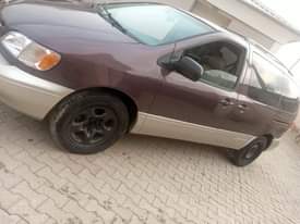 A picture of 2001 Toyota Sienna
