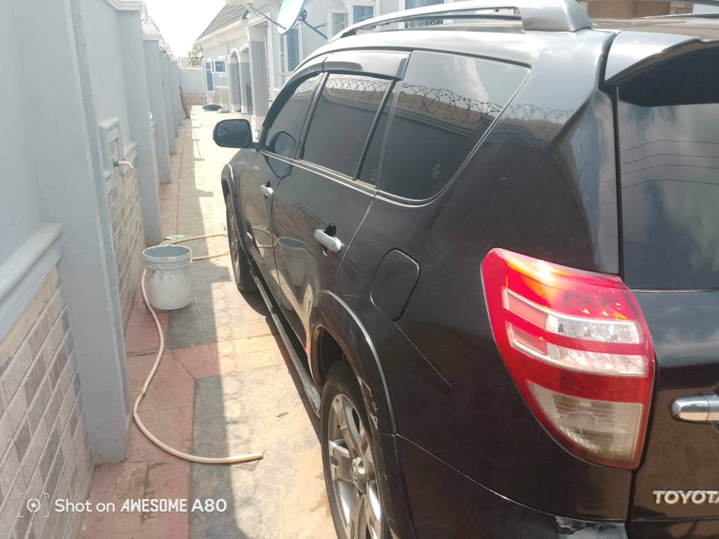 A picture of Destress Toyota Rav4 2010 first body engine perfect gear delay
