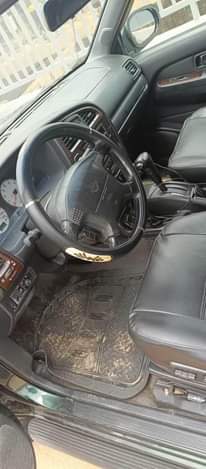 A picture of Nisan pathfinder 2000