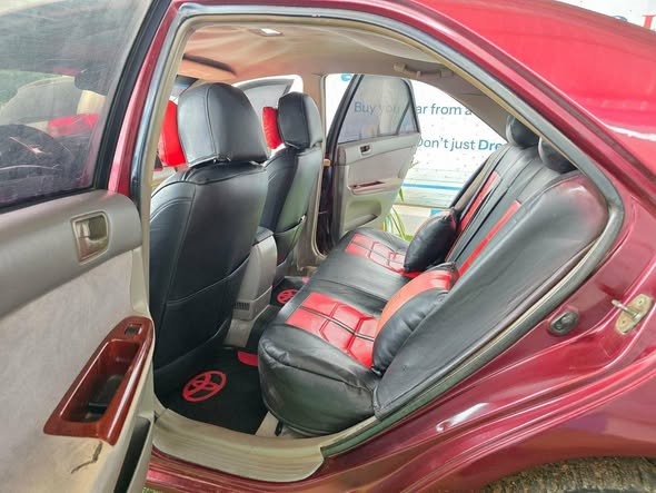 A picture of 2004 TOYOTA CAMRY buy and drive