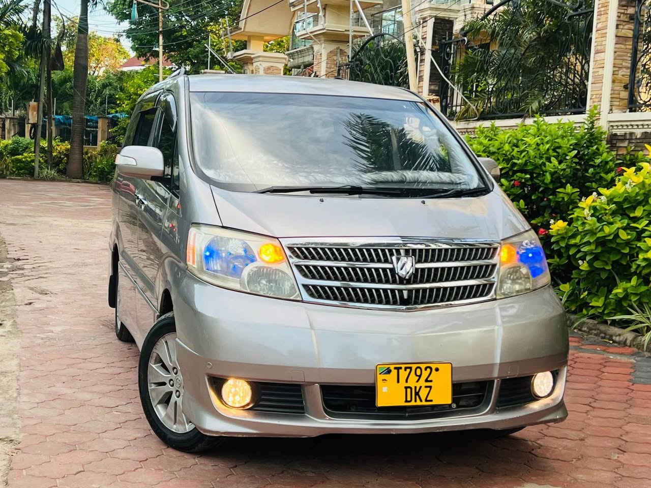 A picture of  Toyota Alphard Price Bei 13.8mil 0624076876 Eng 2AZ Cc