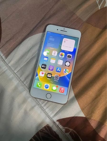 A picture of IPhone 8