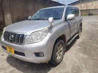 A picture of 2011 Prado landcruser Silver