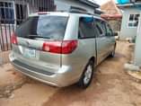 A picture of Toyota sienna 2007 model