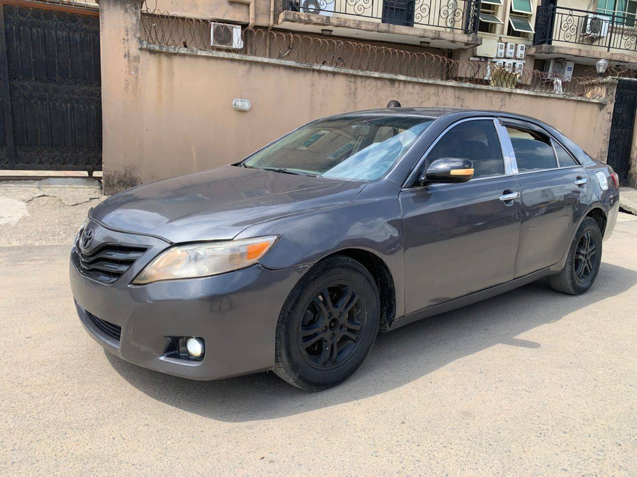 A picture of Dealer deal Registered 2008 Toyota camry body need painted flash