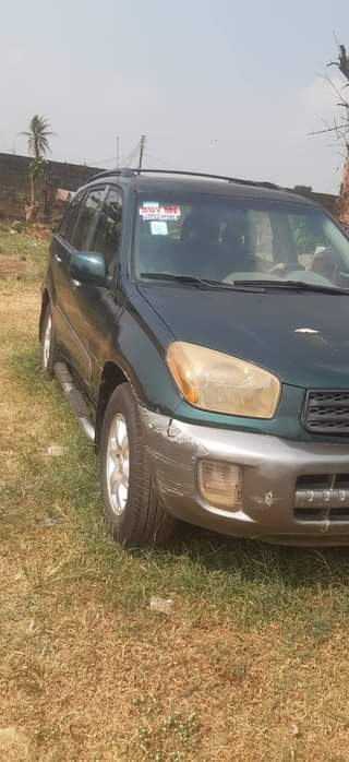 A picture of NEATLY USED TOYOTA RAV 4 2002
