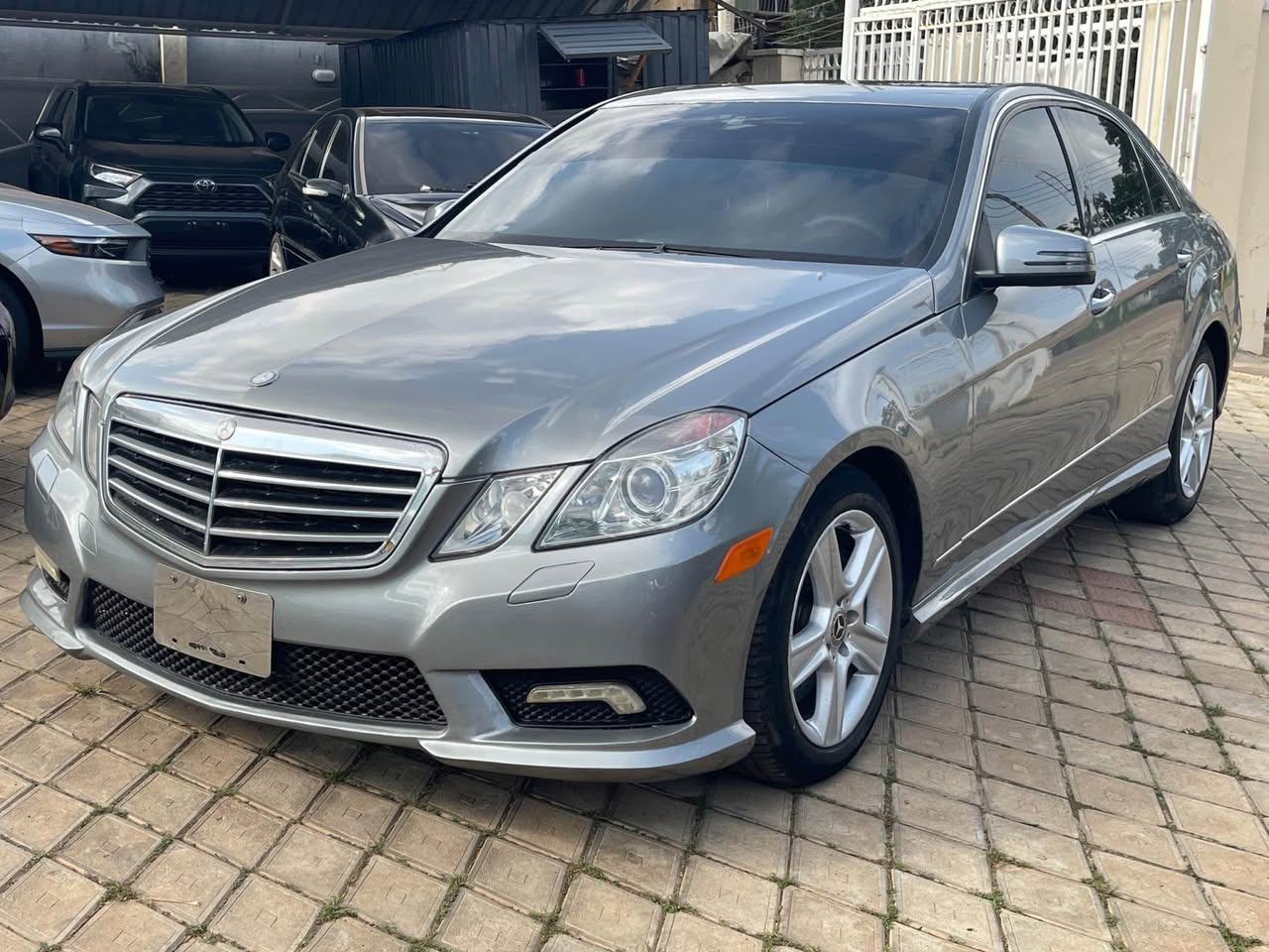 A picture of Belgium standard Mercedes E550 everything in Good condition nothing to