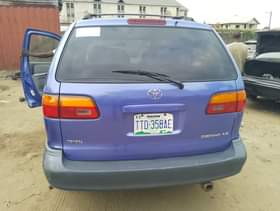 A picture of 1999 model Toyota sienna clean Nigerian use Price 3 5m