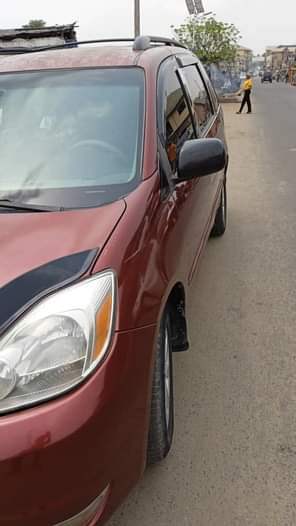 A picture of NEATLY USED 2006 MODEL TOYOTA SIENNA First body Engine very