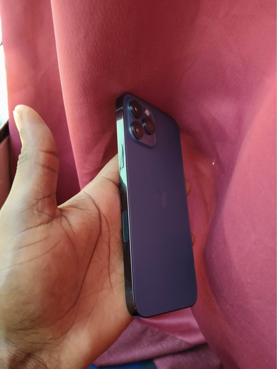 A picture of Iphone 12 pro max 256Gb