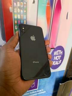 A picture of iPhone X at 790k