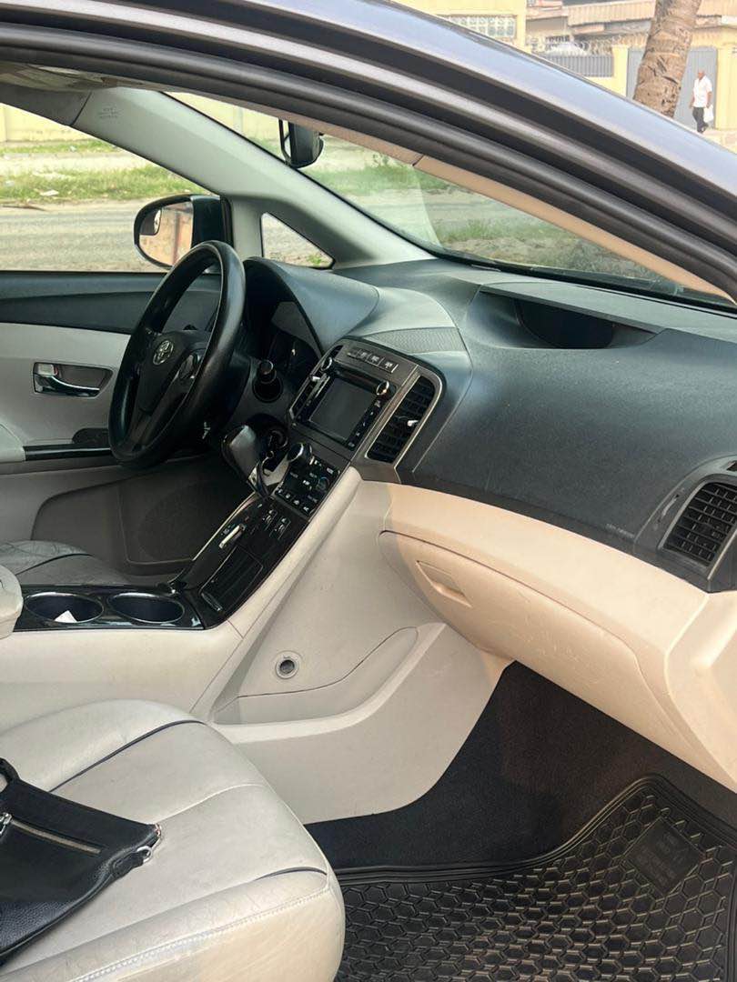 A picture of FOREIGN USED TOYOTA VENZA 2014 XLE 16 8M