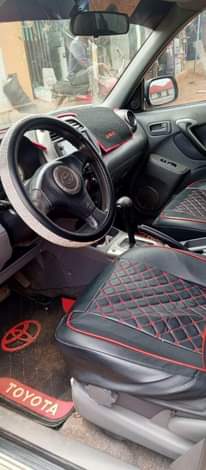 A picture of Rav4 model 2004 07088153375
