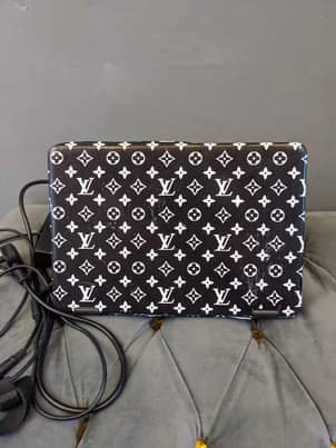 A picture of DELL LAPTOP