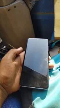 A picture of Sumsung s20 plus