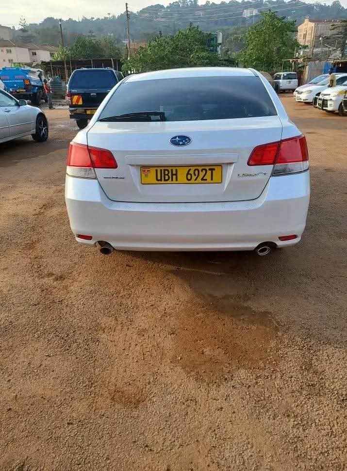 A picture of 2010 Subaru legacy 20