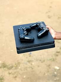 A picture of PlayStation 4 Slim 500gb
