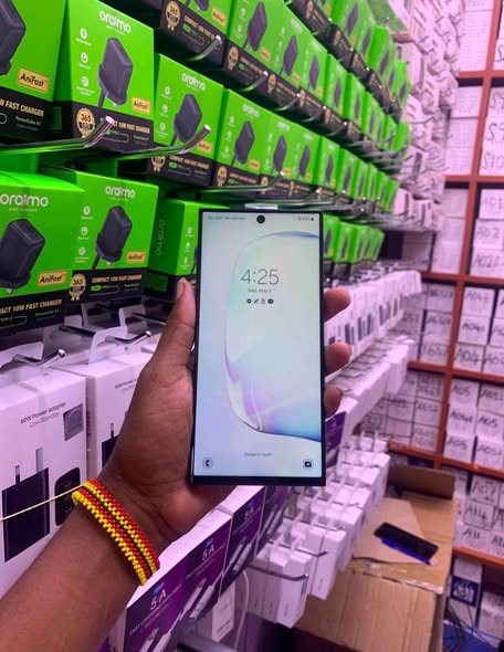 A picture of Samsung note 10plus gb256 no finger