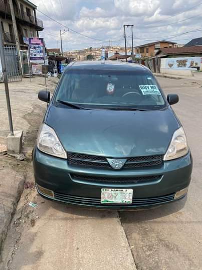 A picture of Hot deal very clean and good seinna 2004 5