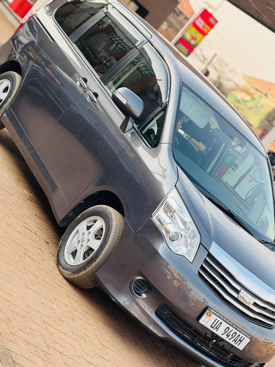 A picture of 2012 Toyota noah toyota