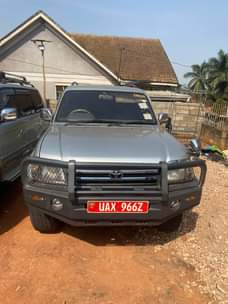 A picture of 1999 Toyota Land Cruiser
