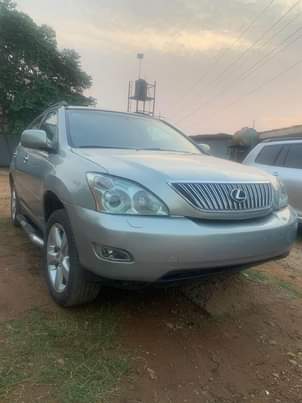 A picture of Lexus RX330 2004