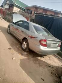 A picture of Toyota Camry 2004 model on belts engine is 70 gear