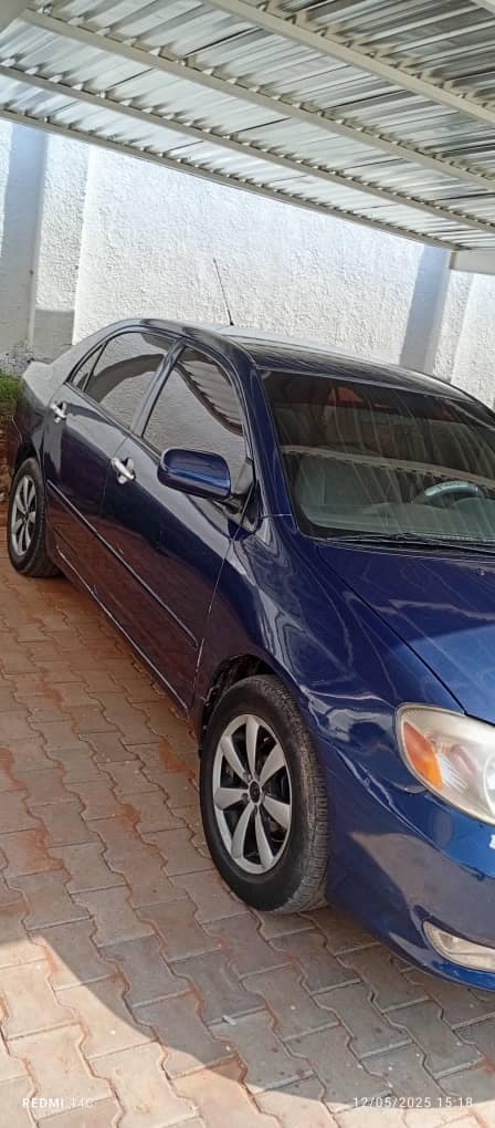 A picture of 2004 TOYOTA COROLLA LE.