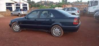 A picture of 2000 Mercedes Benz C200