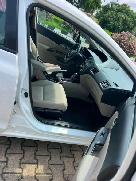A picture of NGN11 500 000 Honda Civic 2014 MODEL