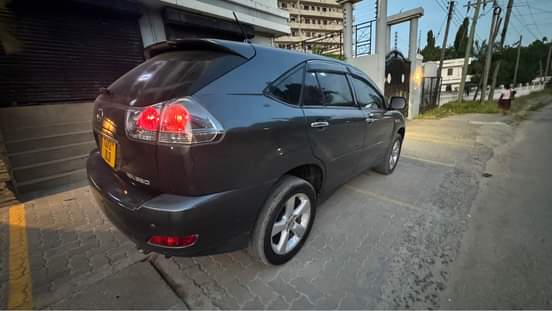 A picture of Toyota Harrier 2007 model for sale