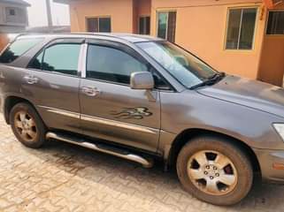 A picture of Lexus RX 300