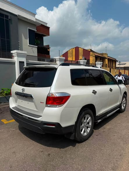 A picture of Toyota Highlander 2012 foreign used recent entry 16 450m