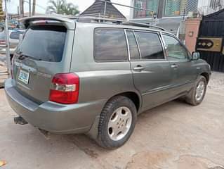A picture of Very Sharp Toks Standard06 Toyota Highlander Limited Edition with 3