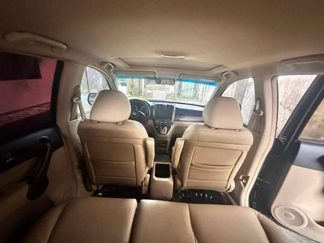 A picture of 09Honda crv suv