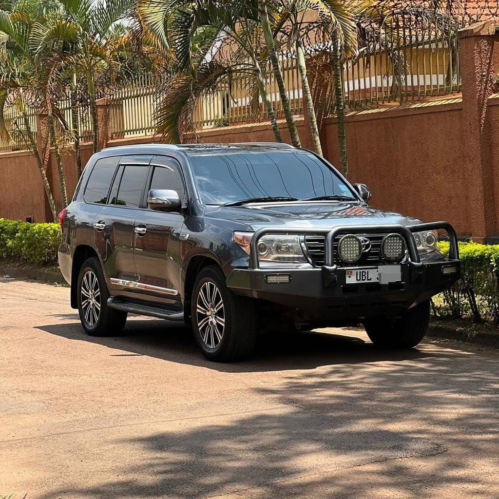 A picture of Landcruiser V8 GXR Diesel engine 0700327795