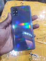 A picture of Samsung A71 gb 128 ram 8 cm aina kipengele 0712478484