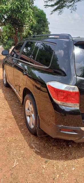 A picture of Very clean and sound Toyota Highlander 2011 2012 model Location