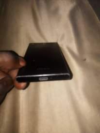 A picture of Sony Xz1 gb64 ram 4 nicheck tuyajenge fingerprnt pembeni