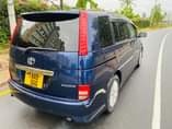 A picture of TOYOTA ISIS PLATANA