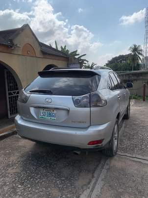 A picture of 2004 2005 Lexus RX 330 First Body