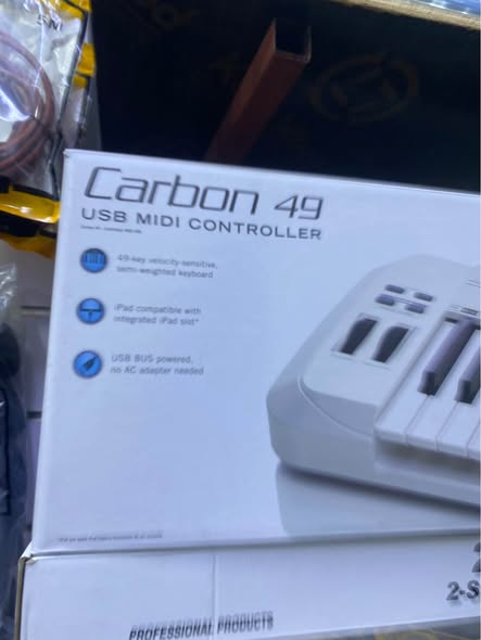 A picture of Studio mid keyboard Samson carbon 49