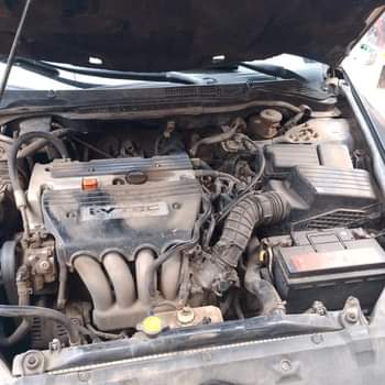 A picture of Honda Accord 2005 model v4 engine