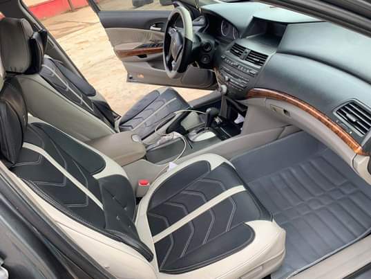 A picture of Honda Accord 2012