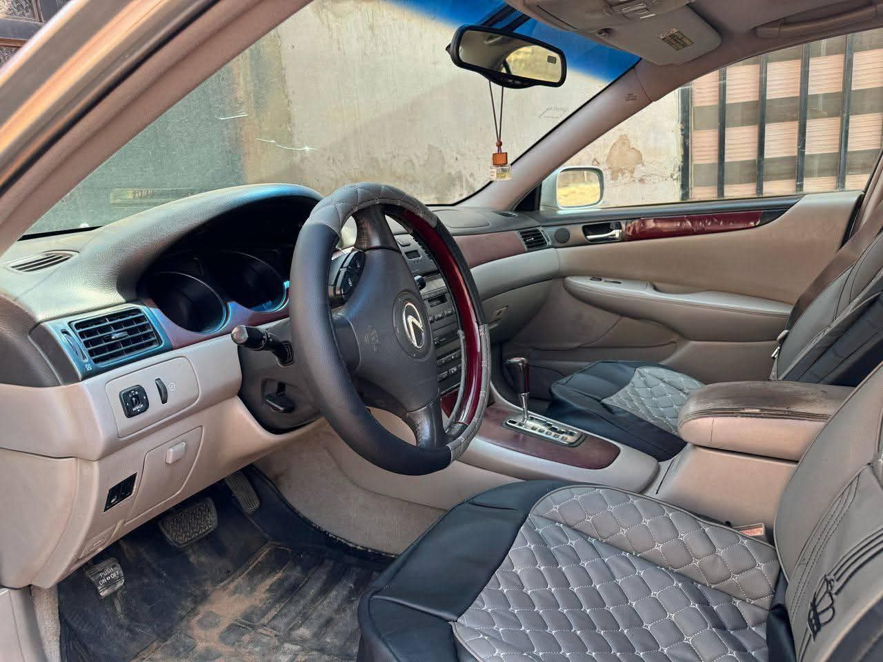 A picture of 2005 Lexus es 330