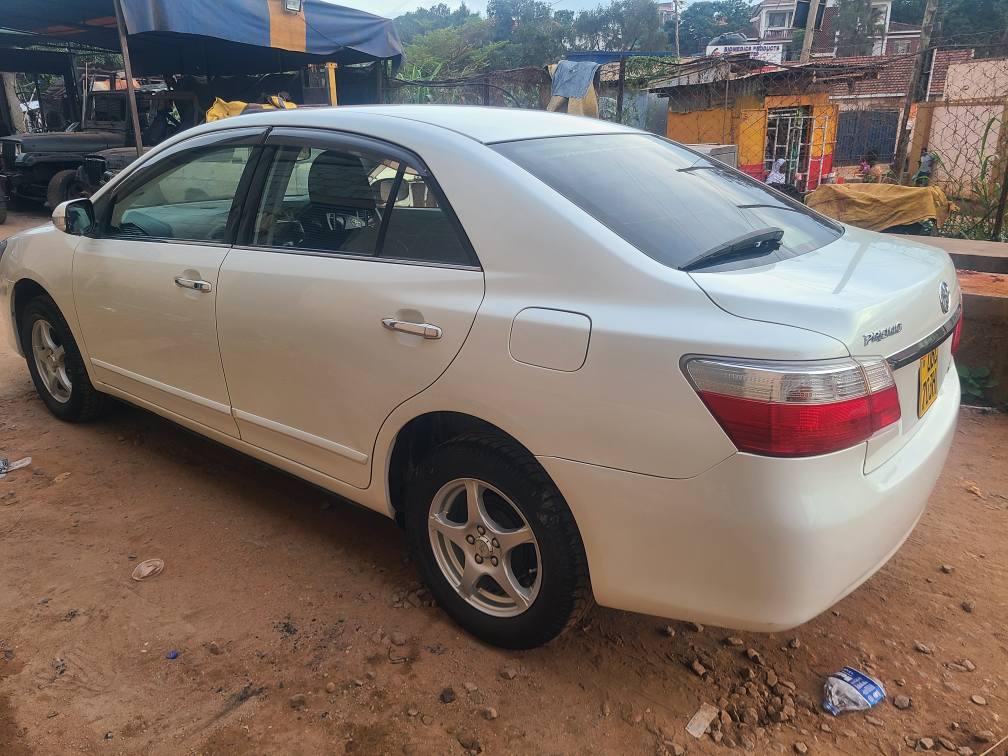 A picture of Toyota premio model 2009 for sale 35m