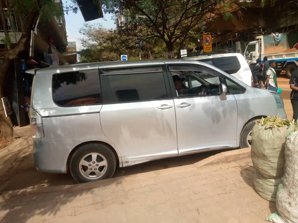 A picture of TOYOTA NOAH