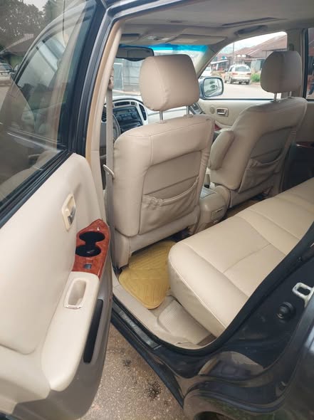 A picture of Toyota highlander 3 seater for sale