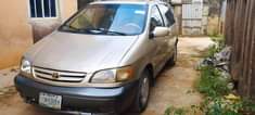A picture of 2001 Toyota Sienna